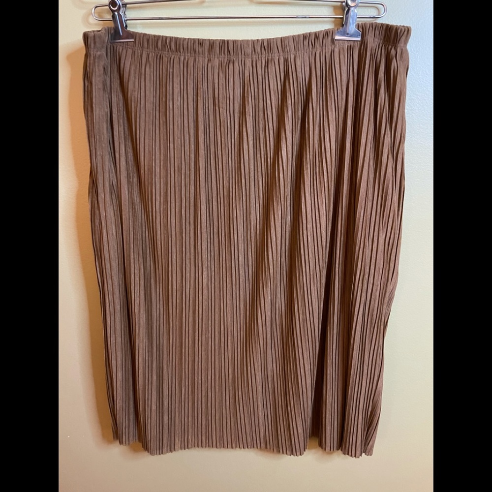Avenue Pleated Skirt NWT